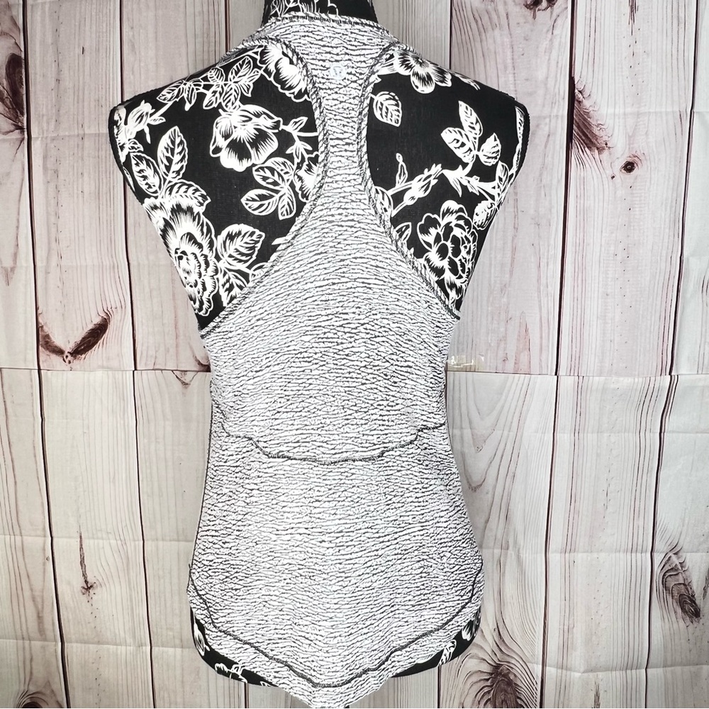 Lululemon Long Distance tank - Picture 3 of 5